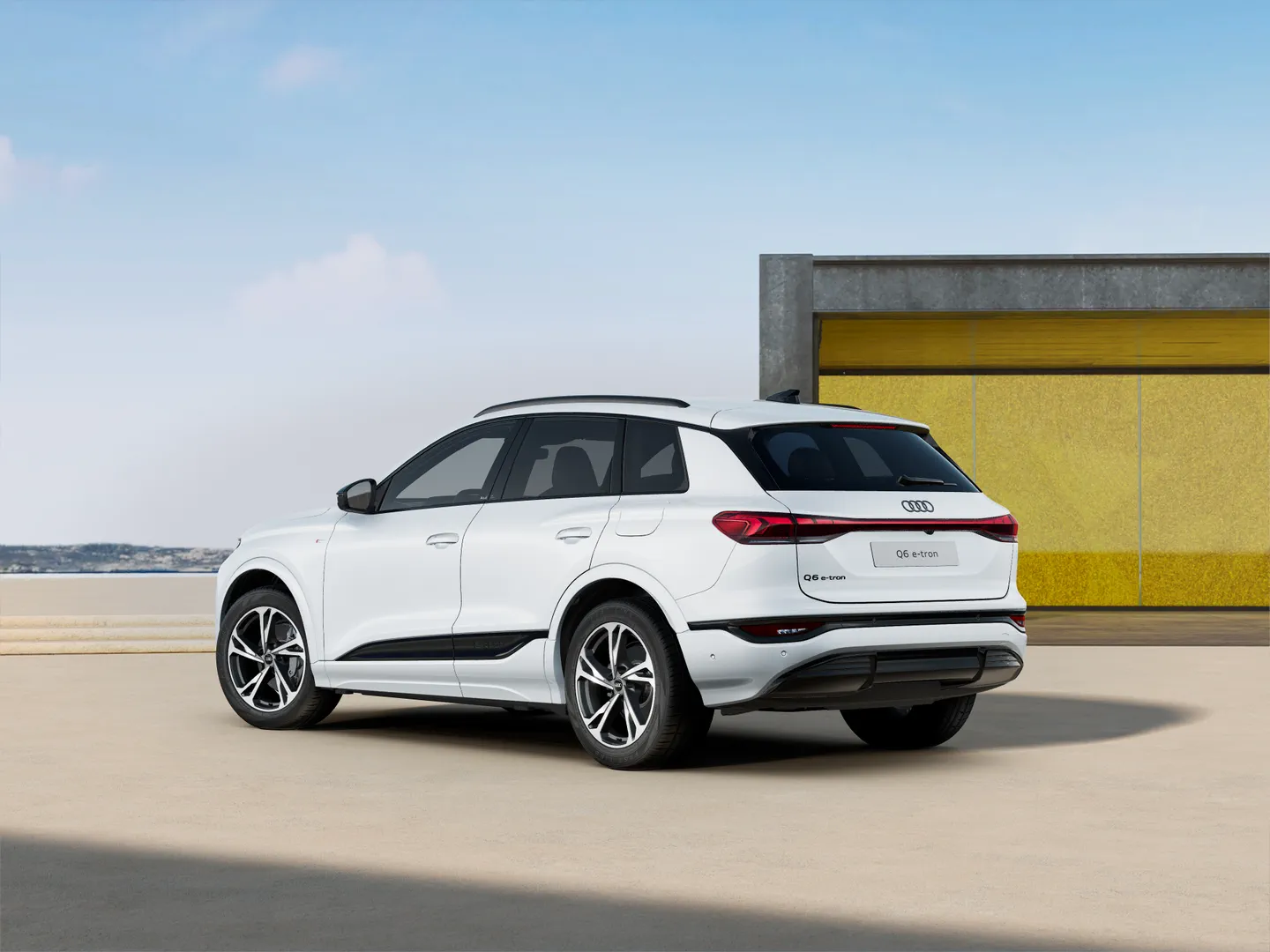 Zdjęcie Audi Q6 SUV e-tron e-tron 185,00 kW – Ujęcie: tył 3/4