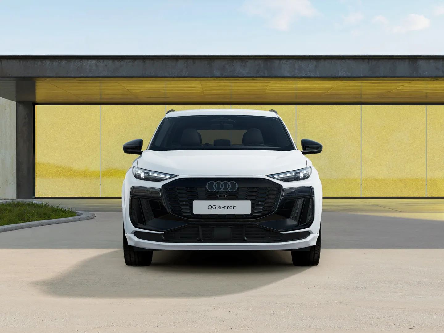 Zdjęcie Audi Q6 SUV e-tron e-tron 185,00 kW – Ujęcie: przód