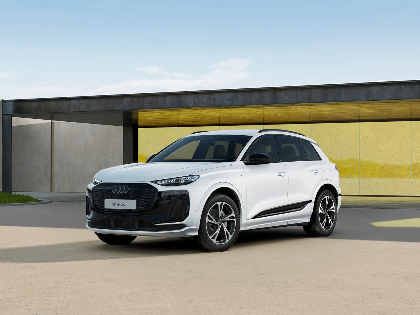Zdjęcie Audi Q6 SUV e-tron e-tron 185,00 kW – Ujęcie: przód 3/4