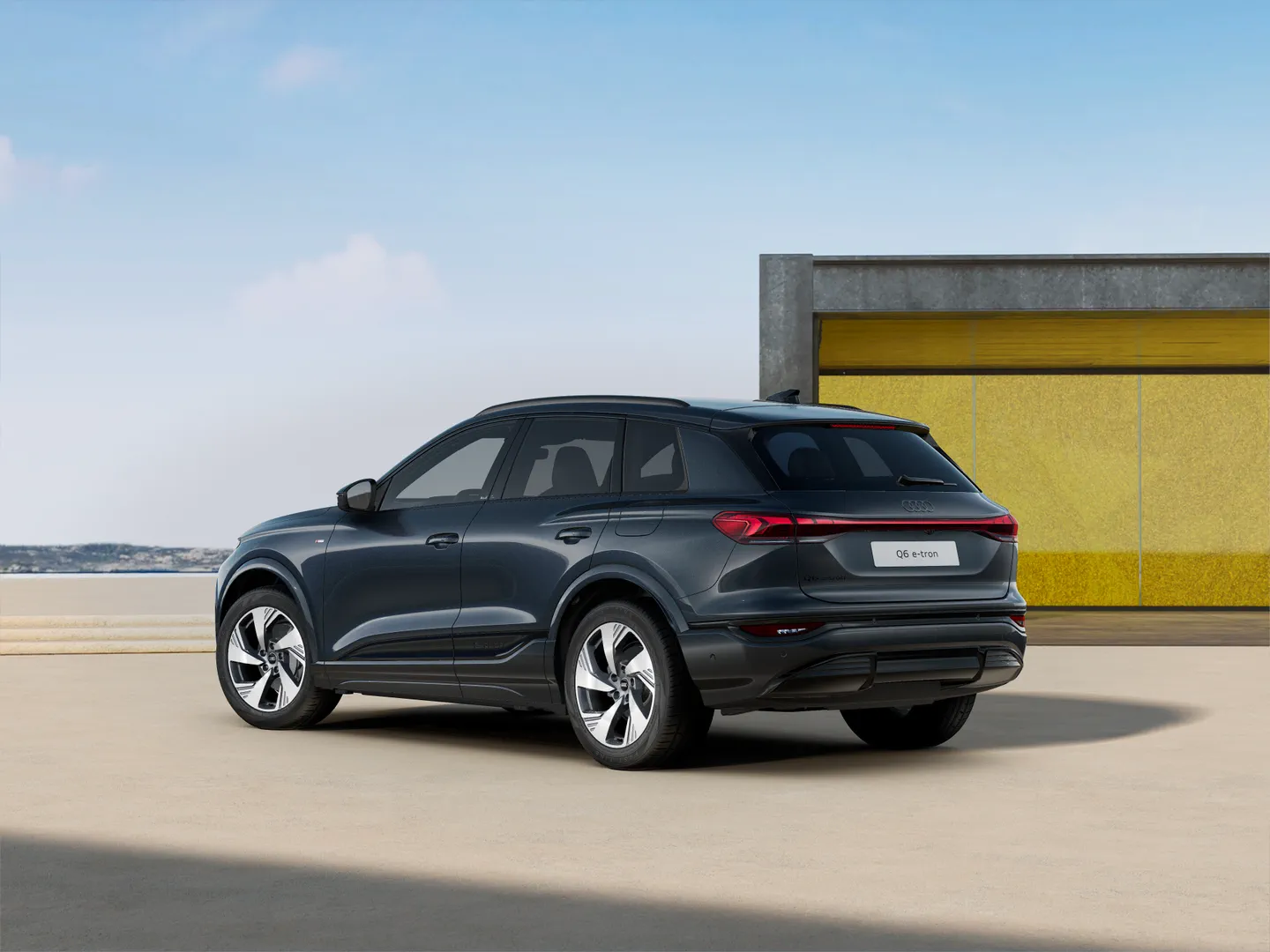 Zdjęcie Audi Q6 SUV e-tron e-tron 185,00 kW – Ujęcie: tył 3/4