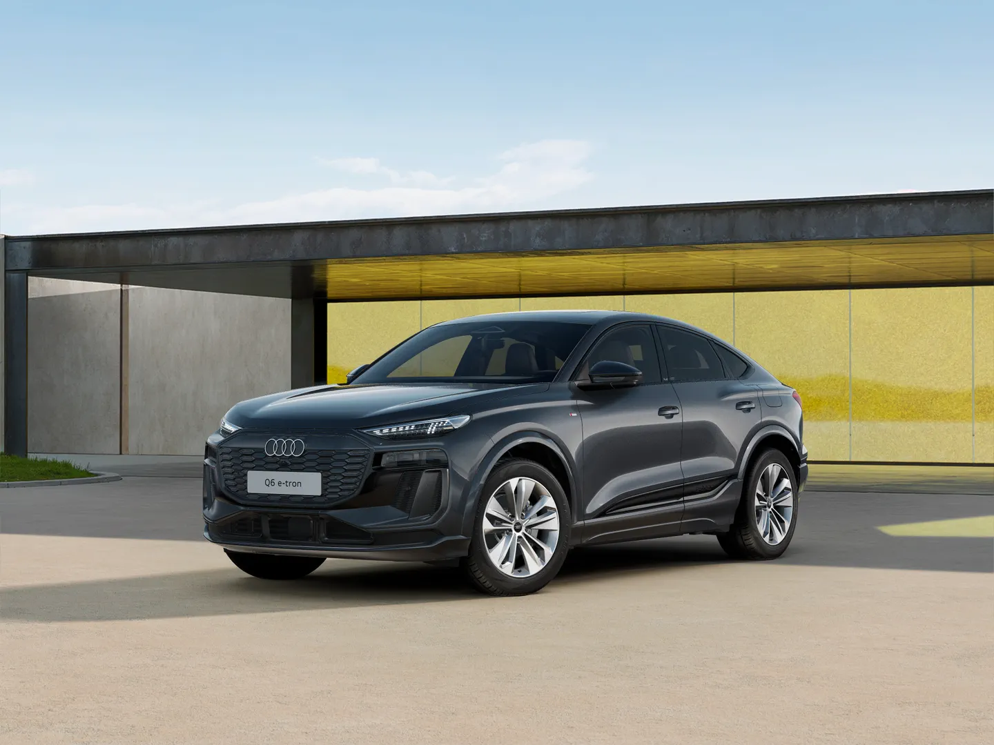 Zdjęcie Audi Q6 Sportback e-tron e-tron quattro 315,00 kW – Ujęcie: przód 3/4