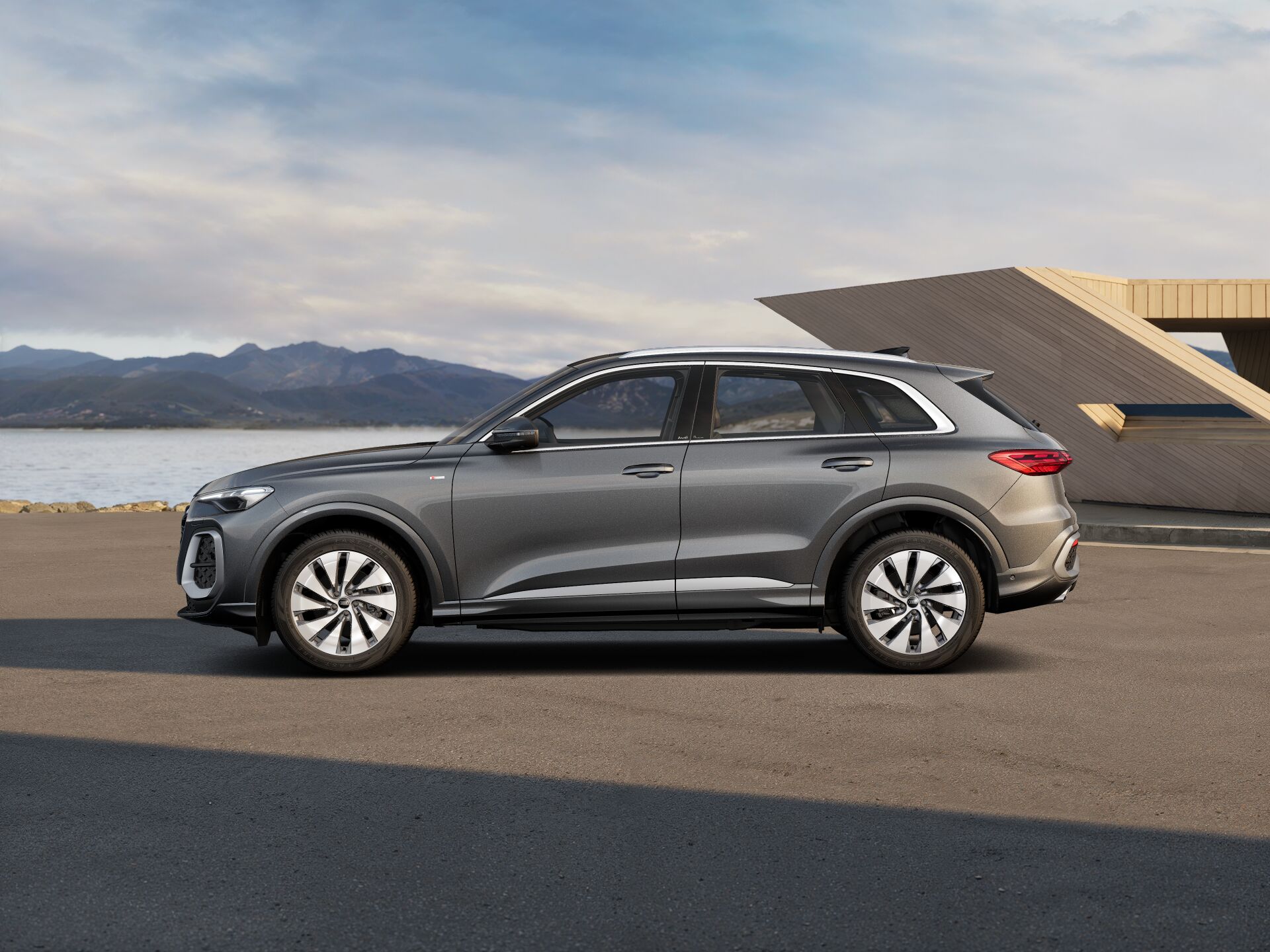 Q5 EXTERIOR-PARALLEL-SIDE