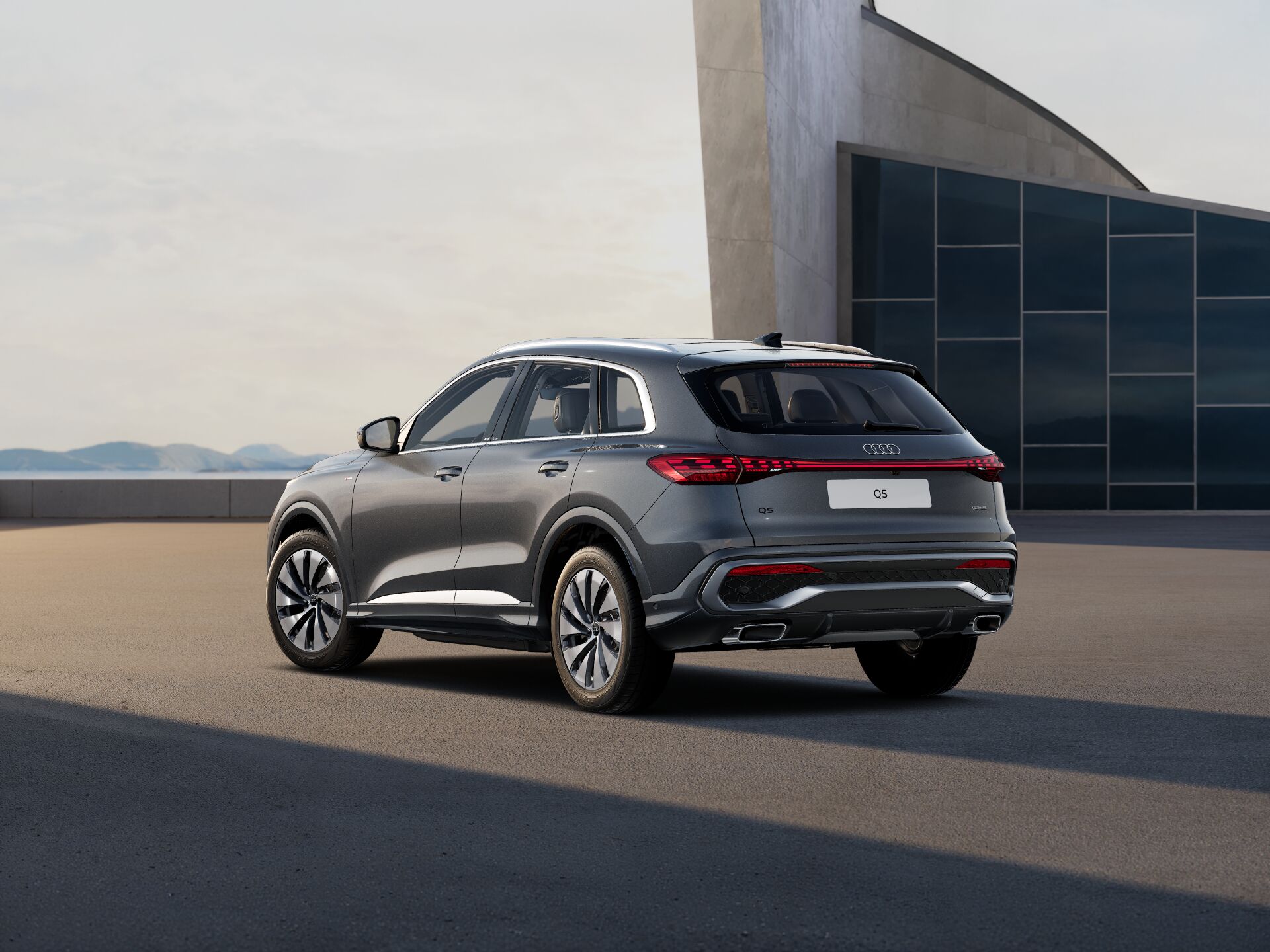 Q5 EXTERIOR-REAR-3-4