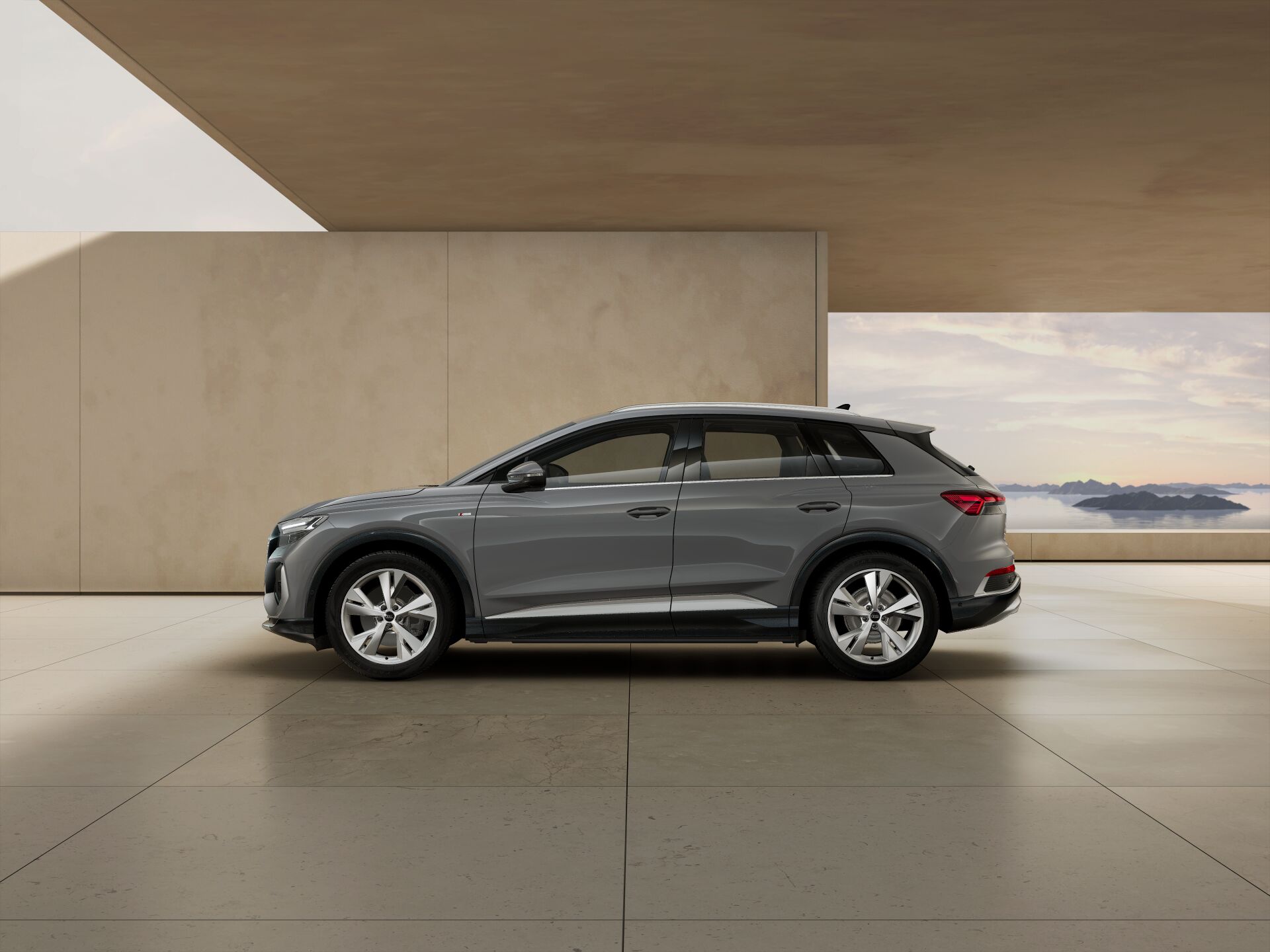 Q4 e-tron EXTERIOR-PARALLEL-SIDE