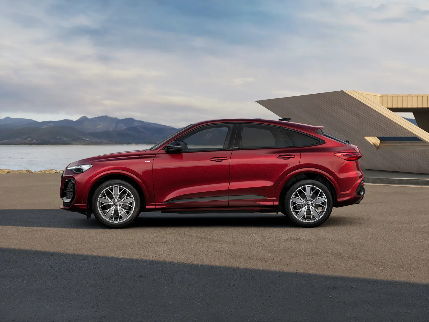Zdjęcie Audi Q5 Sportback TFSI quattro 150 kW S tronic – Ujęcie: bok
