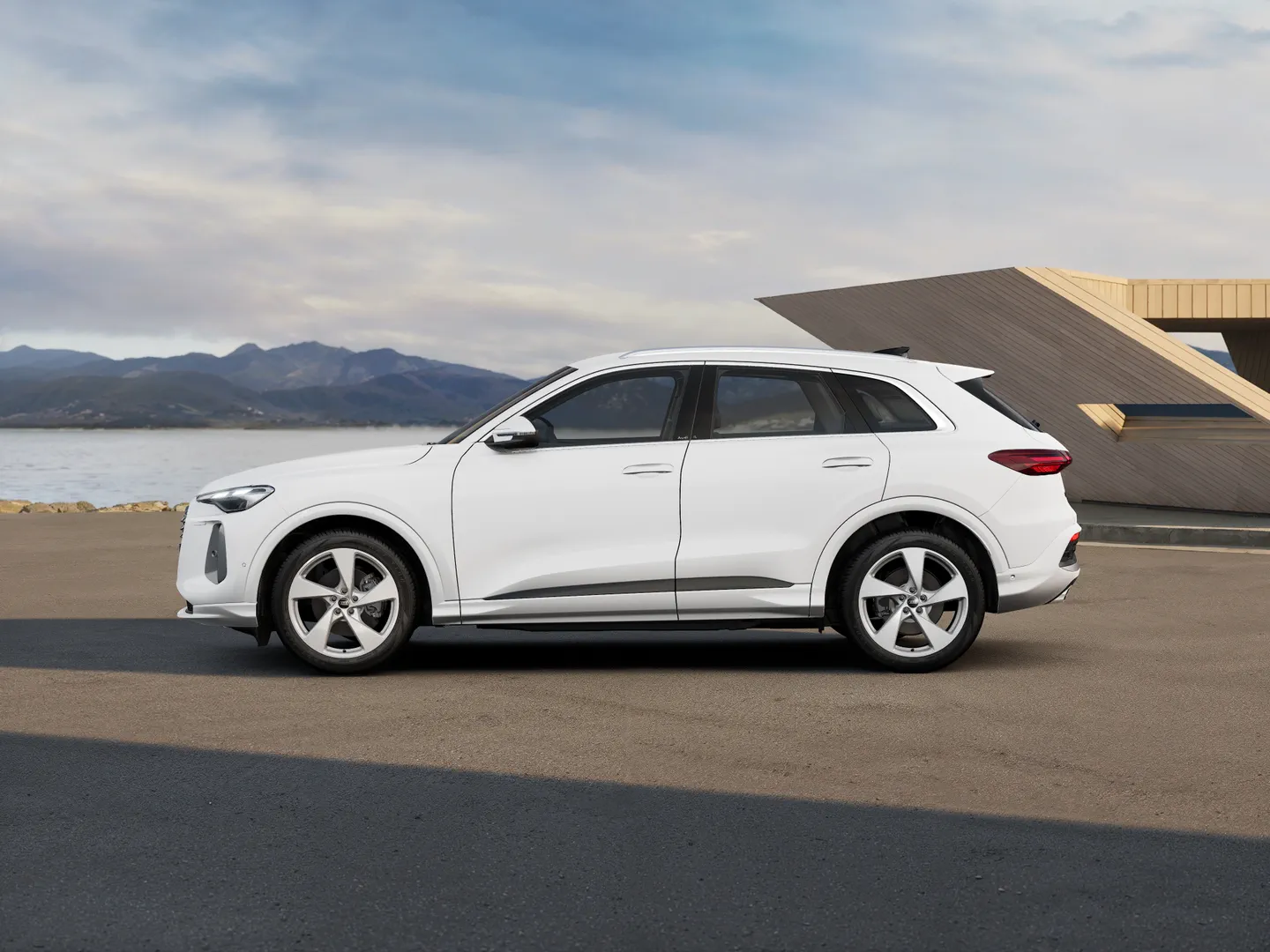 Zdjęcie Audi Q5 SUV TFSI 150 kW S tronic – Ujęcie: bok