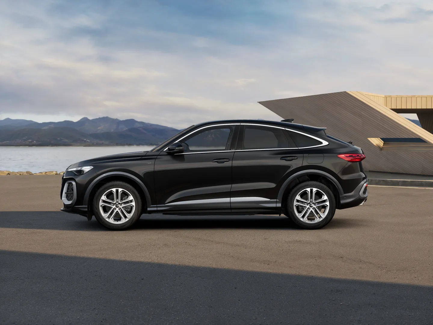 Zdjęcie&nbsp;Audi Q5 Sportback e-hybrid&nbsp;e-hybrid quattro 220 kW S tronic&nbsp;– Ujęcie: bok